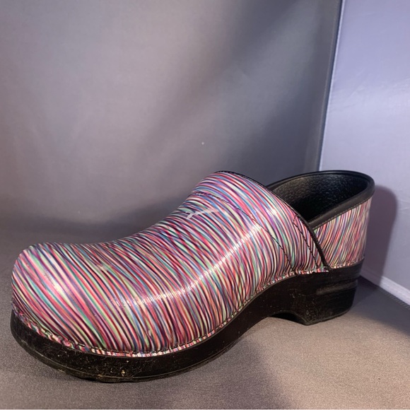 Dansko Pink and Purple Pastel Yarn Pattern Mules Comfortable Slip-On Clogs - Picture 5 of 8